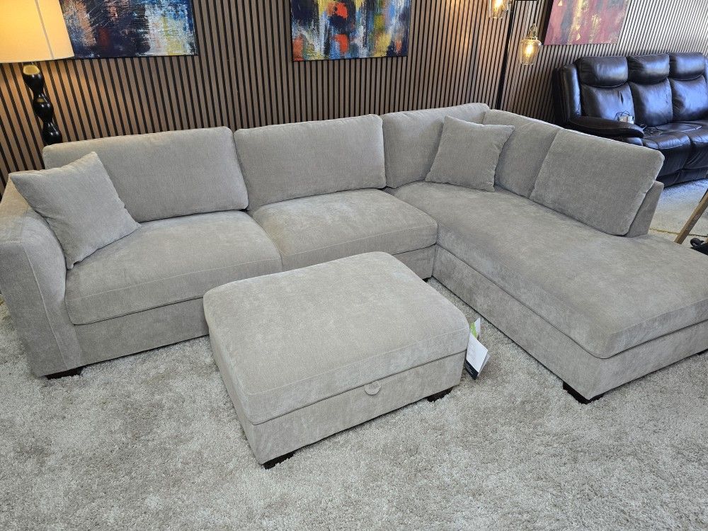 Thomasville Walsen Sectional with Storage Ottoman without tag