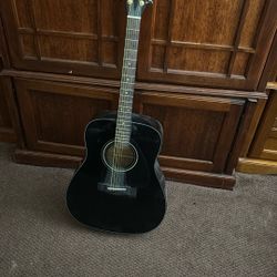 Yamaha F335 Guitar 