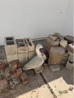 Free cement goose