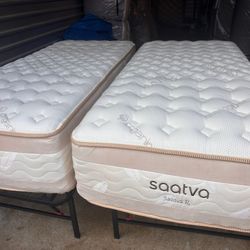 Split King Saatva Rx Twin XL Mattresses (x2), excellent condition 