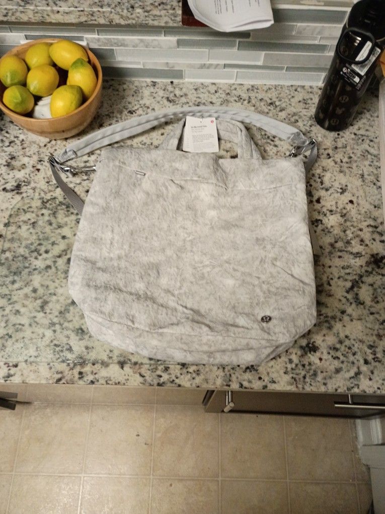 Lululemon On My Level Tote Bag Brand New