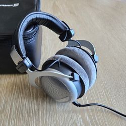 Beyerdynamic DT 880 Premium Headphones