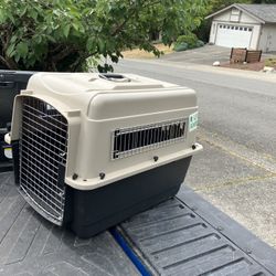 Medium Dog Kennel Crate Carrier Airline Approved like New 28” L by 20” W by 20” 