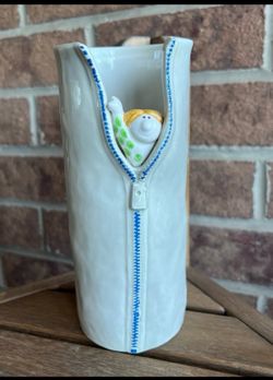 Fitz & Floyd  Zippered Vase 7.5”