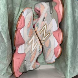 New Balance Women Size  5.5 , 7 