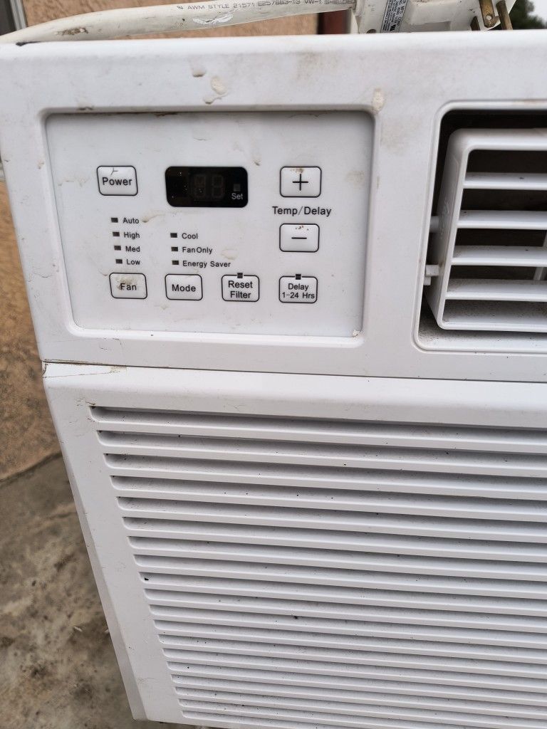 AC UNIT. 220v WORKS GREAT
