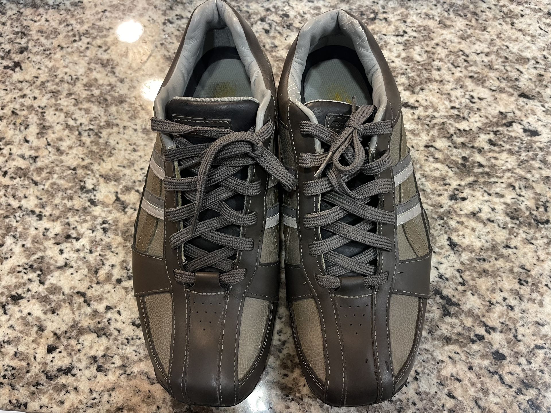 Sketcher active shoe , upper leather , size 10… barely used … very comfortable for walking … 15