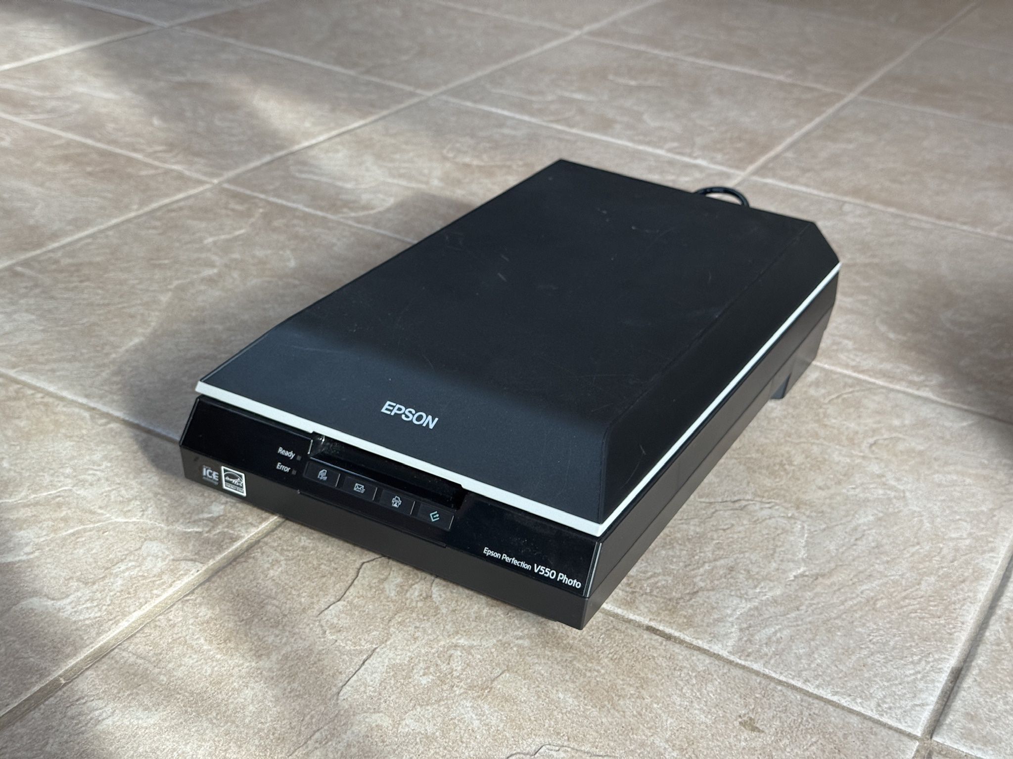 Epson Perfection V550 Color Photo Scanner