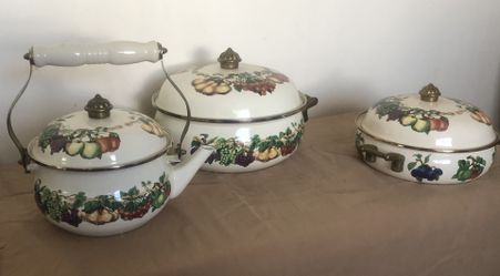 Vintage Essence TABLETOPS UNLIMITED Enamelware