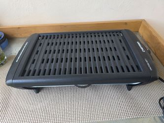 Indoor/outdoor smokeless grill