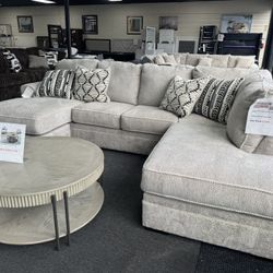 Fabric Sectional. 🚚WE DELIVER🚚