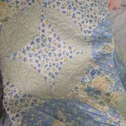 Twin Quilt By Laura Ashley