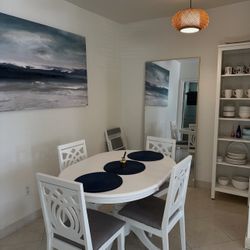 Expendable Dinning Table With 4 Chairs 