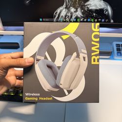 Wireless gaming headset