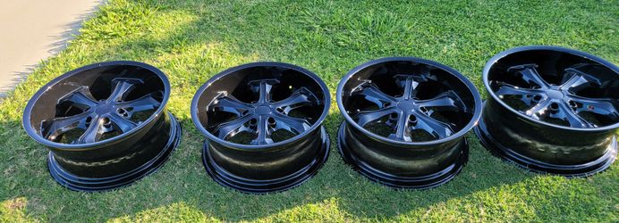 Set 4 /20" 6×139.7 Glossy Black