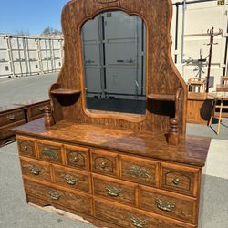 Dresser With Mirror