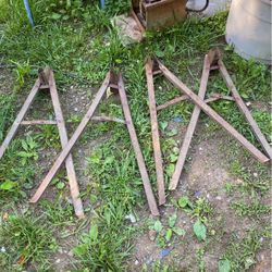 4 Sawhorses