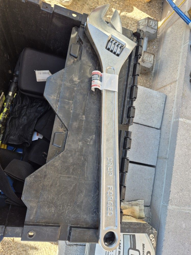 New Jobsmart 24" Adjustable Wrench