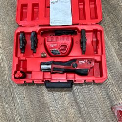 Milwaukee Press Tool. Kit Set. Model. 2473-20. 