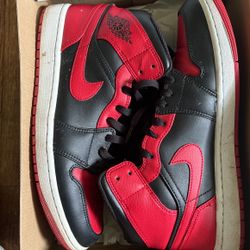 Jordan 1 Mid 