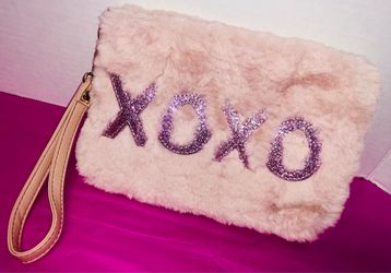 Plush Pink 'XOXO' Wristlet Glitter Stylish Clutch Fluffy Fur Casual Accessories