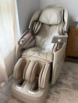 AmaMedic 4D-Lux Full Body Massage Chair – Excellent Working Condition