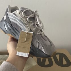 YEZZY BOOST 700v2