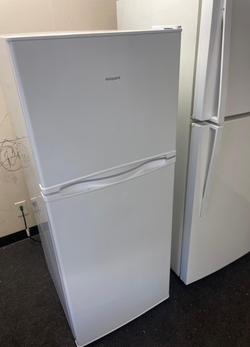 Hotpoint Top Freezer Fridge – White, Clean Interior, Compact