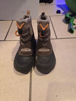 The North Face  boys size 13 Heat Shield 200G Insulated Snow Waterproof Boots