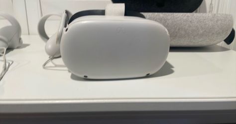 Meta quest 2 vr headset  with  Case