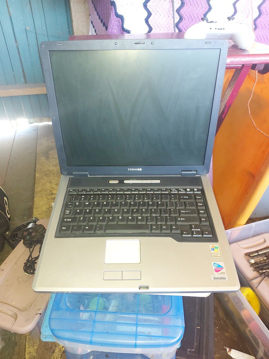 3 Parts Laptops 2 Dell 1 Toshiba 