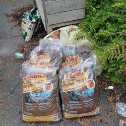 4 Bags Vigoro Brown Rubber Mulch
