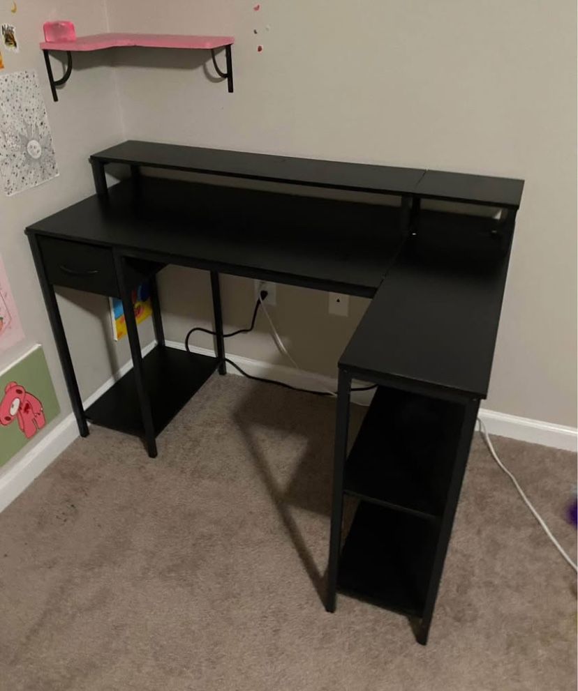 Black Desk