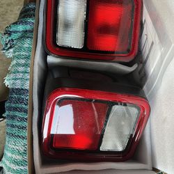 2023 Jeep Gladiator Factory Tail Lights