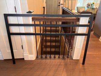 Queen size metal headboard. Located in Murray cash/Venmo. Venmo deposit to hold