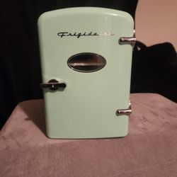 Frigidaire Retro Portable Mini Fridge
