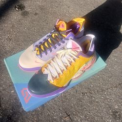 Nike New LBJ 19 MISMATCH Sz 10.5