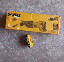 DEWALT  Saw