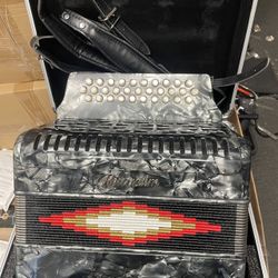 31-key 12-bass, Push-pull Accordion