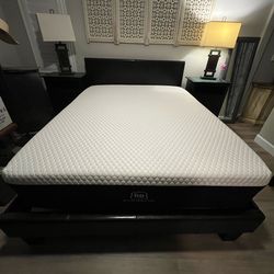 Queen Size Bed Frame (Black) – $100 Cama Queen Size (Negra) – $100