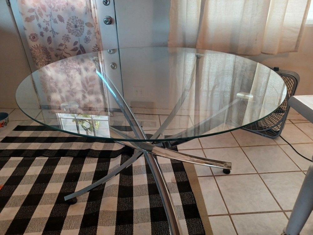 Beautiful Rpund Glass Table With Chrome Legs
