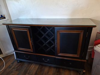 Wine cabinet