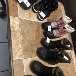 KIDS AND ADULTS SNOW BOOTS NEW CASH ONLY AVAILABLE PLEASE READ THE DESCRIPTION