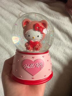 Hello Kitty Water Globe