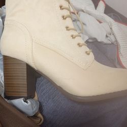 Journee women's lace up stacked heel bootie