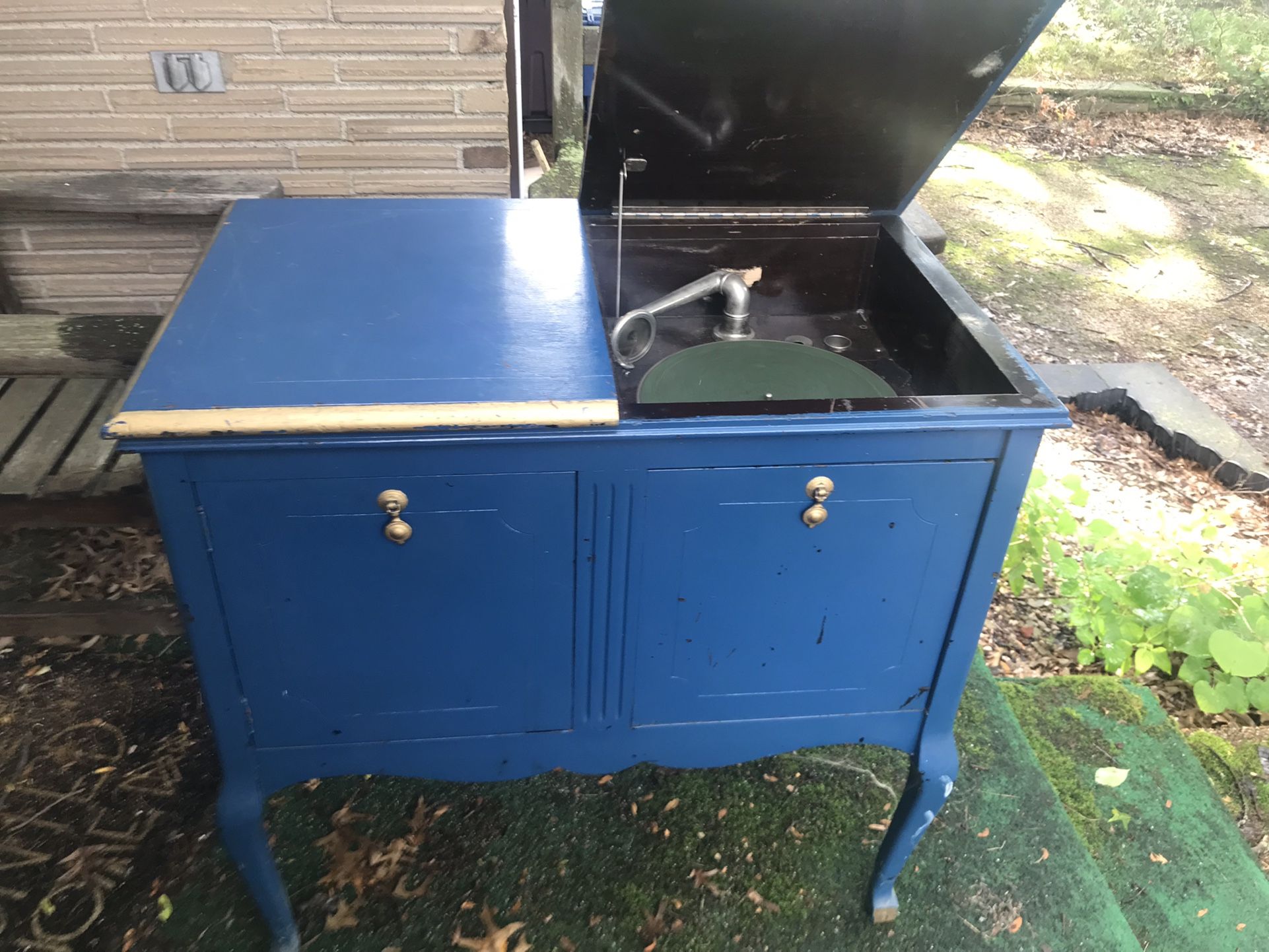 Phonograph—Columbia Phonograph Company Harmony Console No. 1