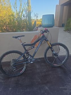 Pivot mach 5.7 mountain bike