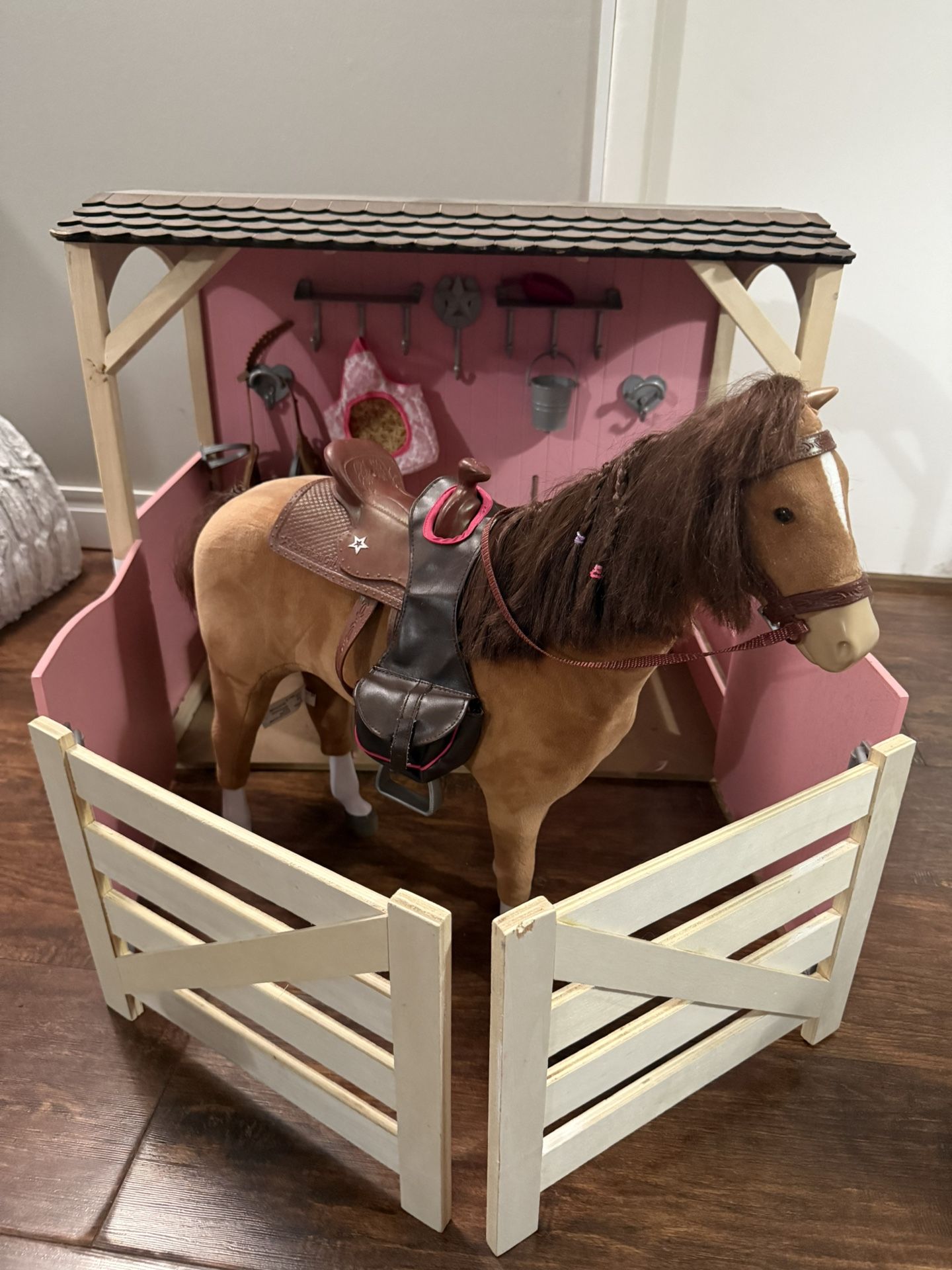 Our Generation Horse Barn Playset for 18" Dolls and horse