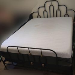Queen bed frame/mattress/box spring