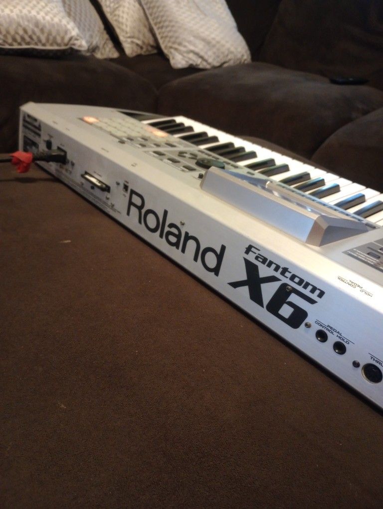 Roland Fantom X6